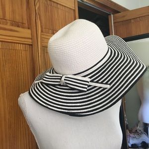 Floppy beach hat